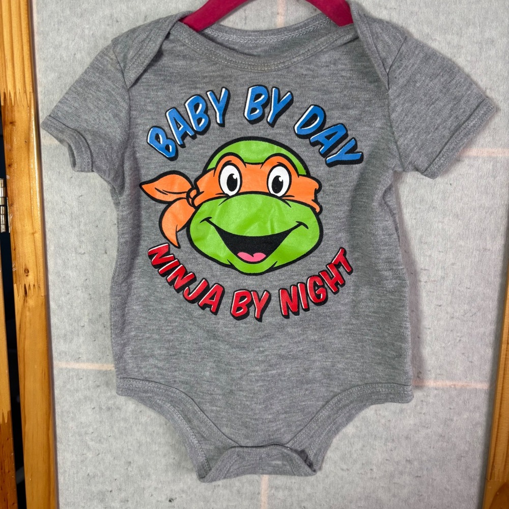 Nickelodeon TMNT Bodysuit 6-9M Gray Michelangelo Baby By Day Ninja‎ By Night